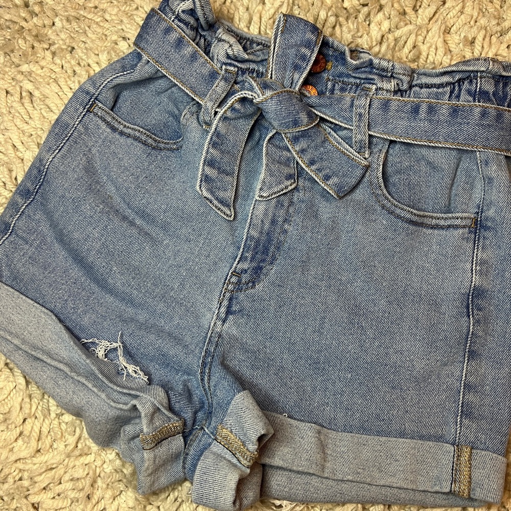 Guess shorts with tie